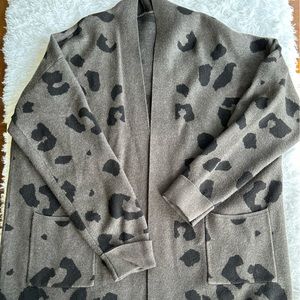 Amazon Cardigan • Medium • Grey